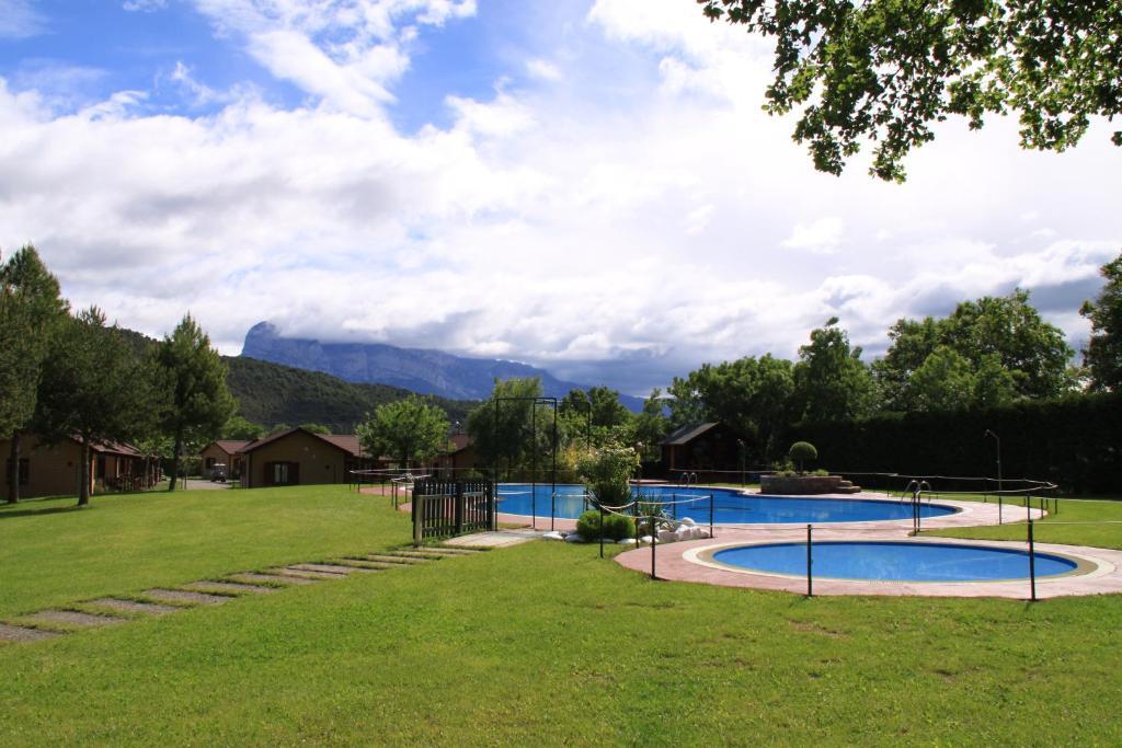 Hotel Wecamp Pirineos Boltaña Exterior foto